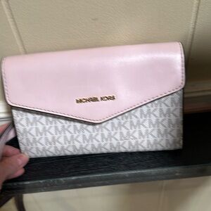 Michael Kors crossbody, signature cream and pink